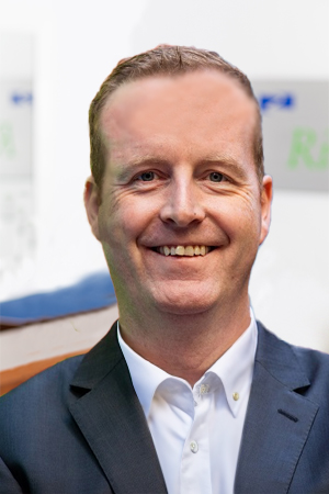 Mcmanused3 BKG 300X450